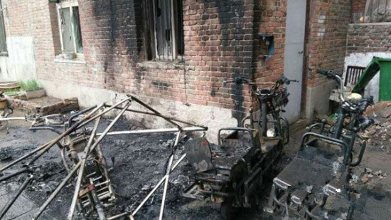 2辆电动车被烧毁